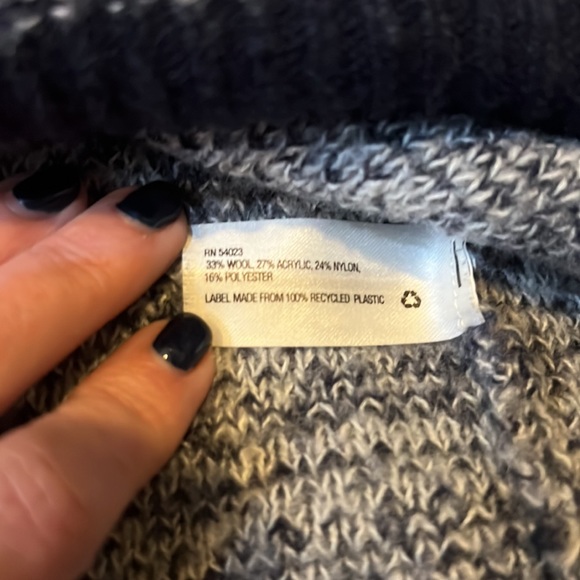 Navy blue GAP heathered comfy casual sweater w/exposed back seam - Picture 5 of 8